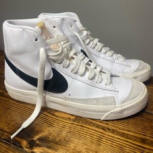 WOMEN'S NIKE BLAZER MID '77 Shoes CZ1055 100
